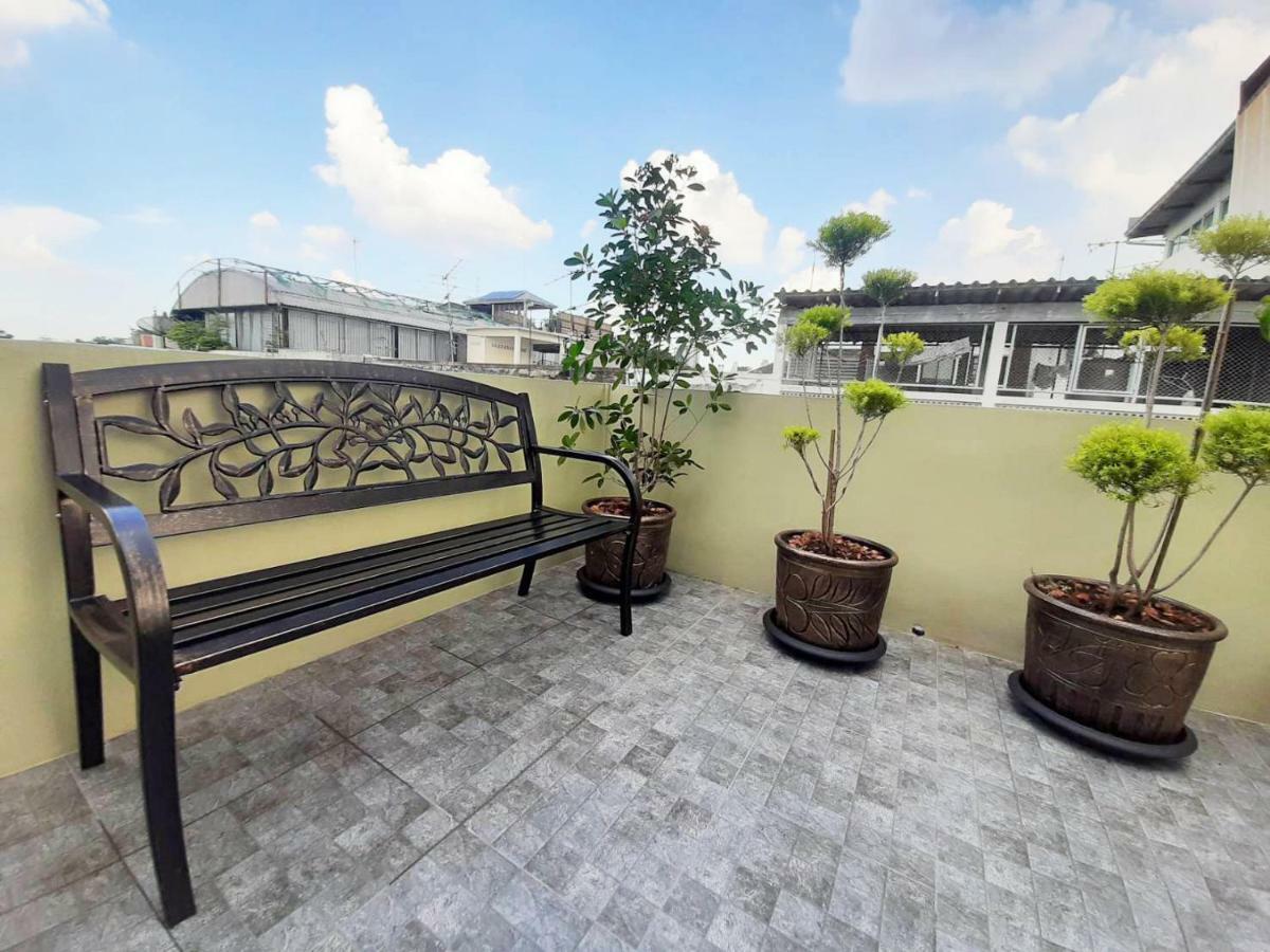 Chaiwat Guesthouse Bangkok Exteriör bild