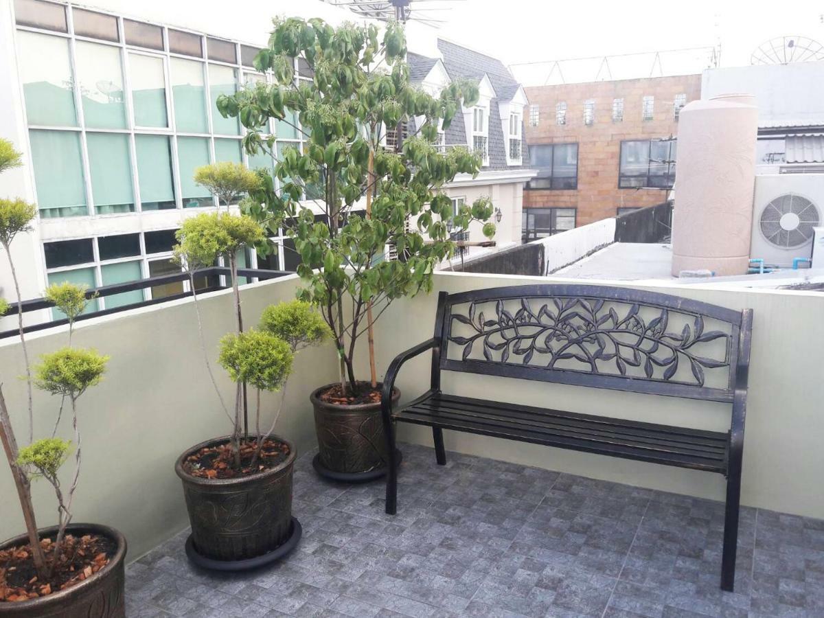 Chaiwat Guesthouse Bangkok Exteriör bild